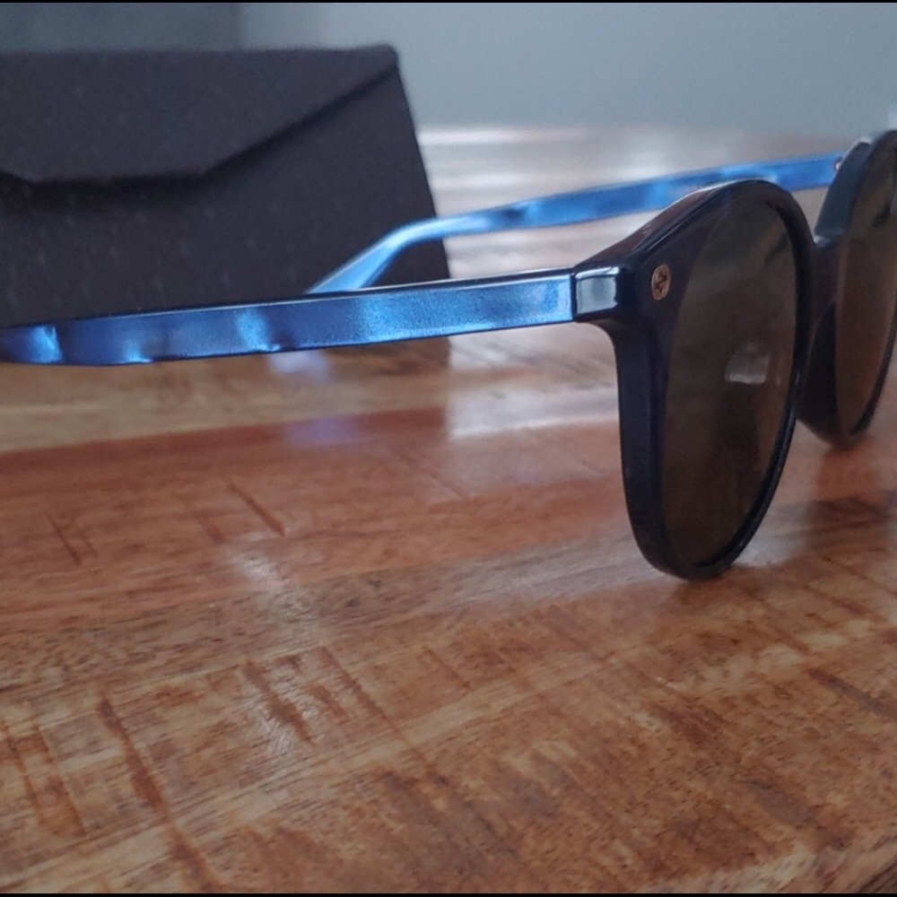 Blue Gucci Sunglasses - Picture 5 of 7